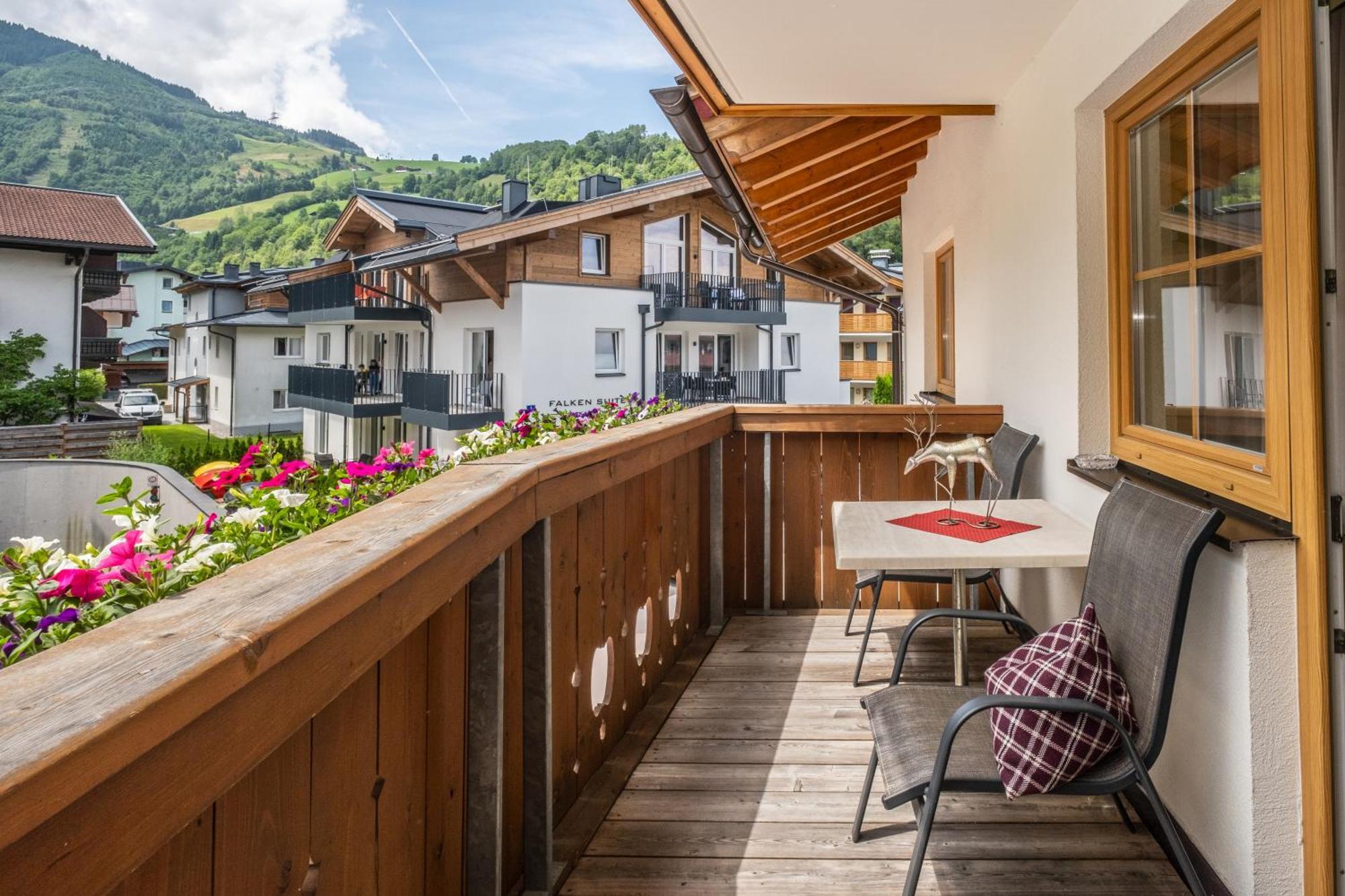 Dorfkrug Kaprun - Luxury Suites & Appartements Экстерьер фото