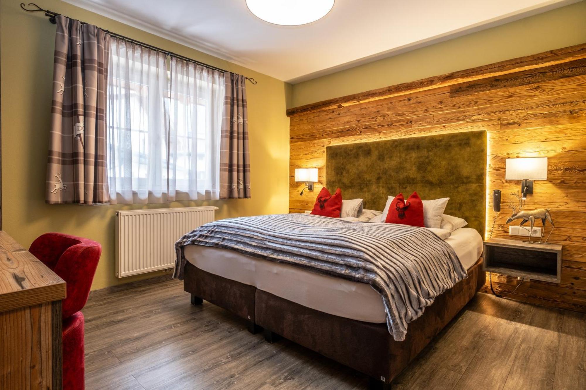 Dorfkrug Kaprun - Luxury Suites & Appartements Экстерьер фото