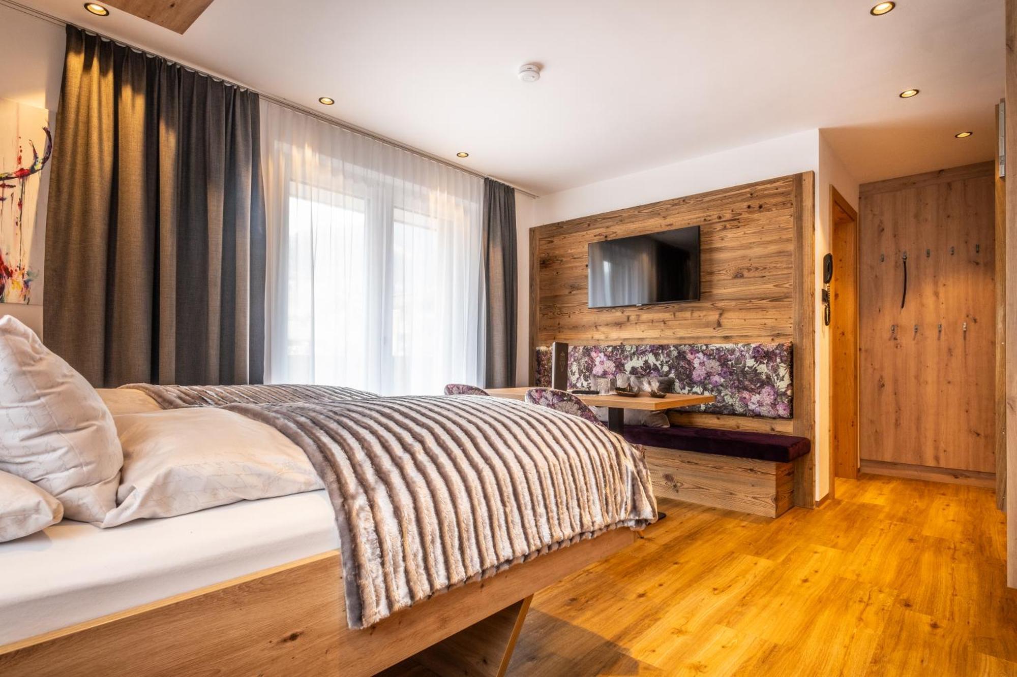 Dorfkrug Kaprun - Luxury Suites & Appartements Экстерьер фото
