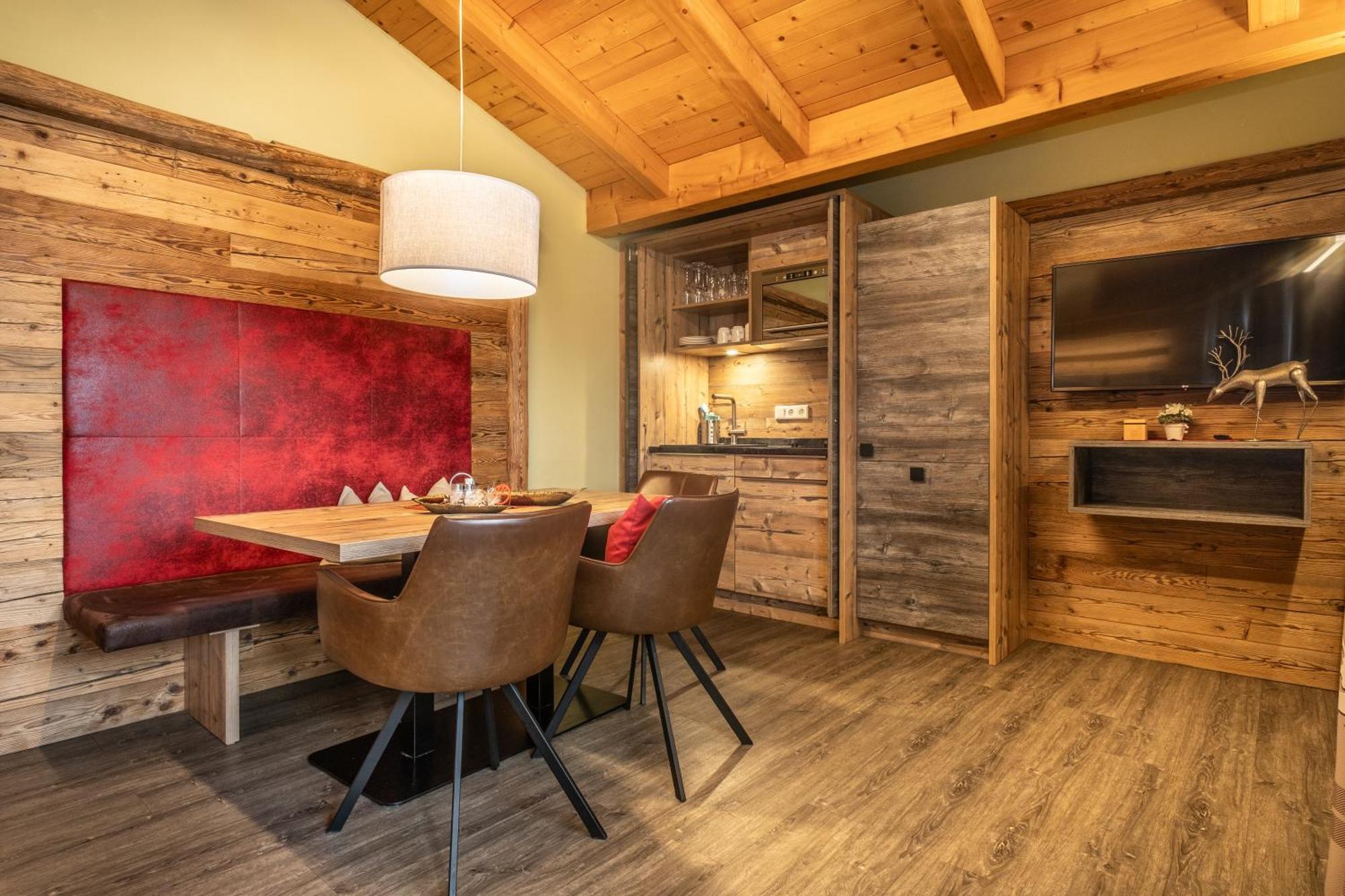Dorfkrug Kaprun - Luxury Suites & Appartements Экстерьер фото