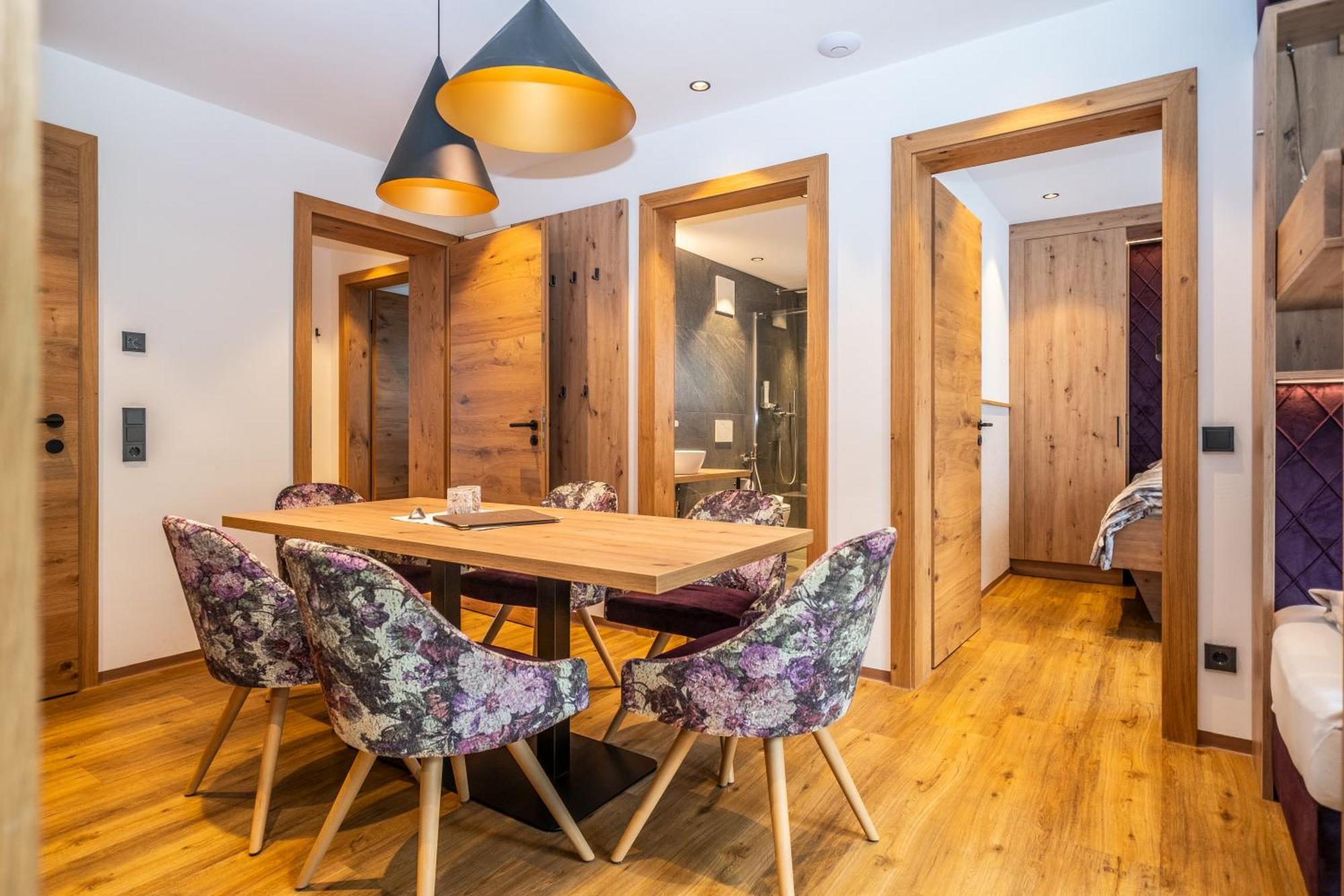 Dorfkrug Kaprun - Luxury Suites & Appartements Экстерьер фото