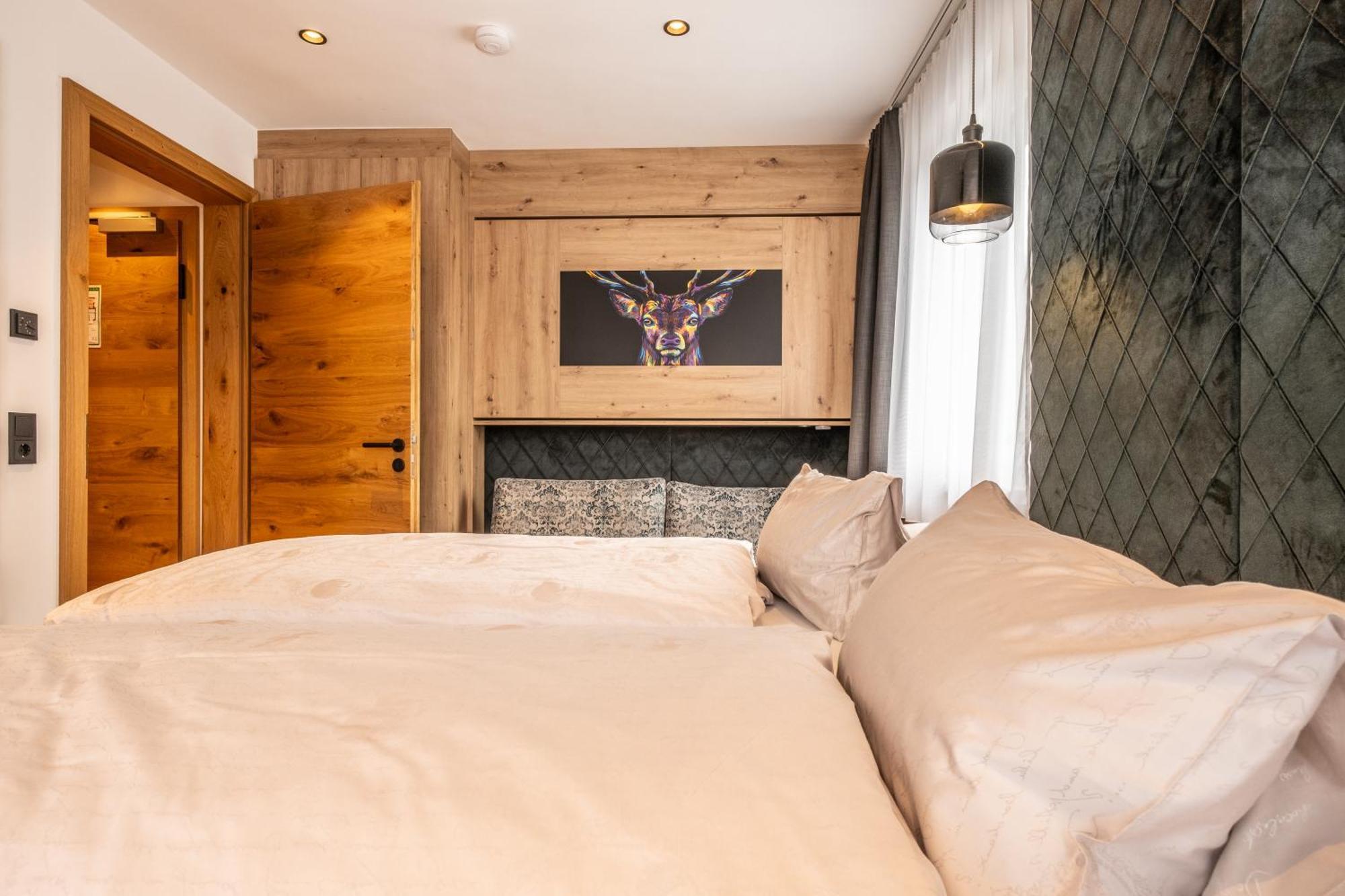 Dorfkrug Kaprun - Luxury Suites & Appartements Экстерьер фото