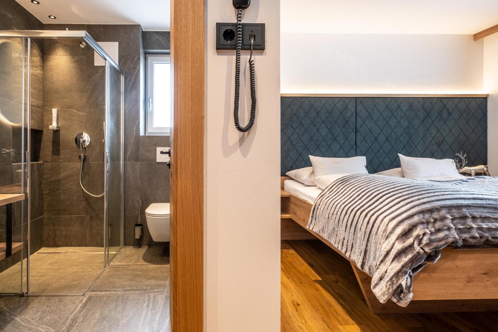 Dorfkrug Kaprun - Luxury Suites & Appartements Экстерьер фото