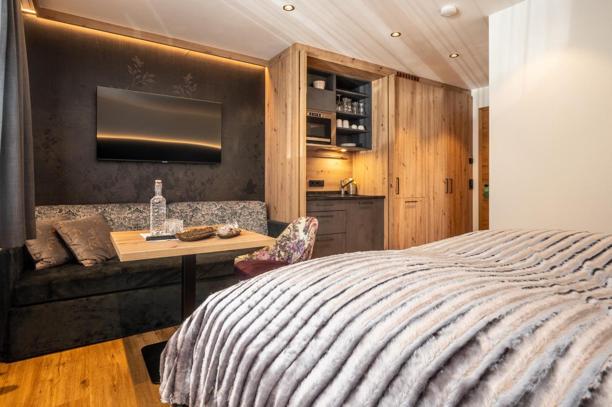 Dorfkrug Kaprun - Luxury Suites & Appartements Экстерьер фото